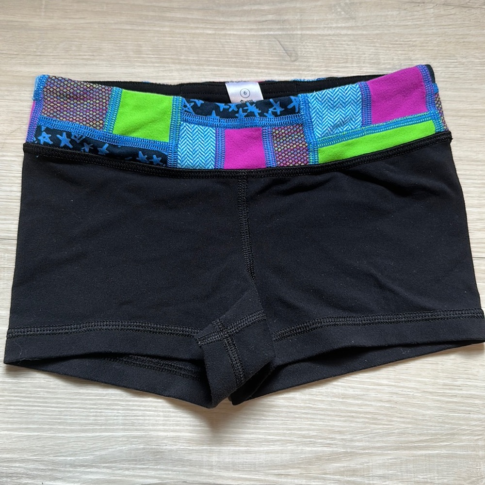 Ivivva shorts, child size 6, reversible. In great condition.